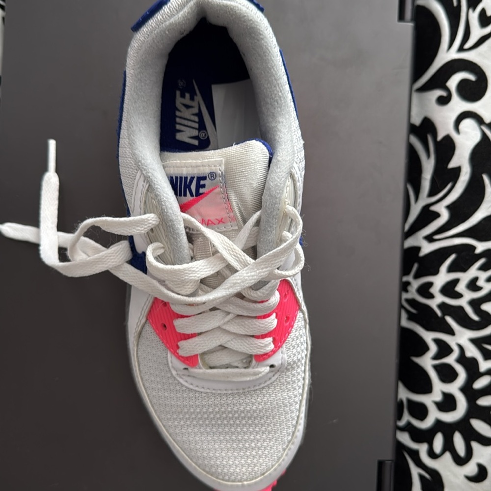 Nike White and Pink Air Max Sneakers barely worn - Picture 7 of 7